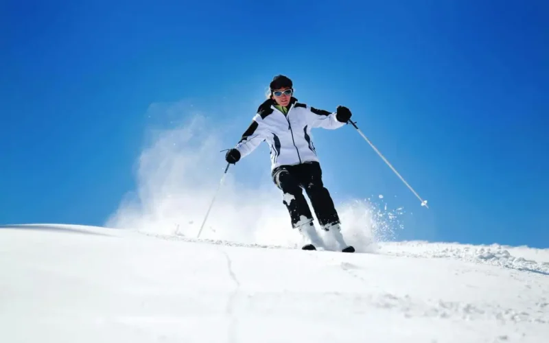 Best-Skiing-Destinations-in-Himachal.webp